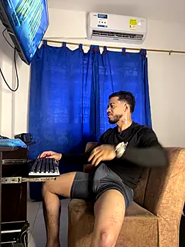 Kylian Alessandro online show from 12/04/25, 03:10