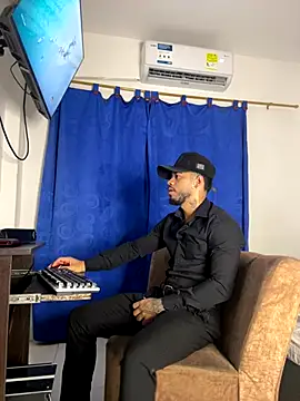 Kylian Alessandro online show from 12/15/25, 10:47