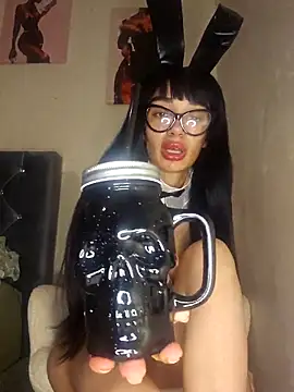 LucyMiax online show from 10/31/25, 06:09