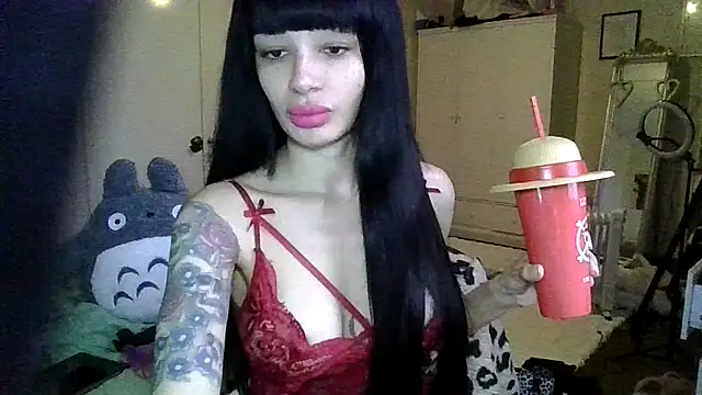 LucyMiax online show from 12/01/25, 08:52