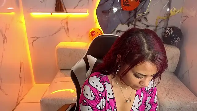 Snapshot of noa_tp chatting on 10/27/25, 12:31 noa tp online show from 10/27/25, 12:31