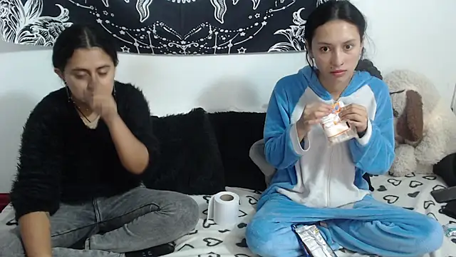 Snapshot of abby_n_emily chatting on 05/20/26, 01:39 abby n emily online show from 05/20/26, 01:39