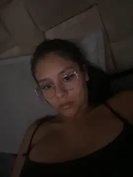 Snapshot of victoria08 chatting on 11/09/25, 05:06 victoria08 online show from 11/09/25, 05:06