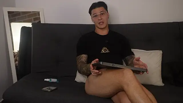 Snapshot of Dominick_walker chatting on 02/19/26, 03:24 Dominick walker online show from 02/19/26, 03:24