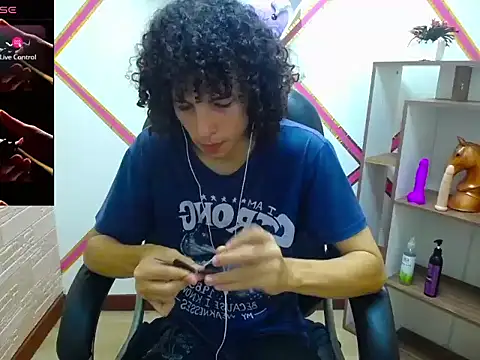 Snapshot of Mike_Miiller_ chatting on 11/18/25, 04:11 Mike Miiller online show from 11/18/25, 04:11