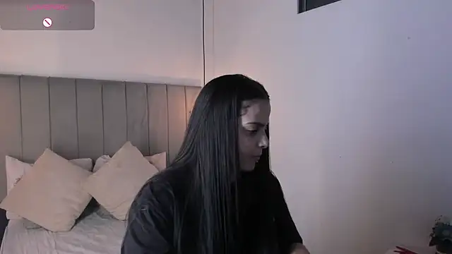 Pamela occoner  online show from 11/13/25, 05:01