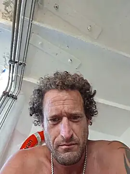 Snapshot of shainnfk chatting on 11/05/25, 04:23 shainnfk online show from 11/05/25, 04:23