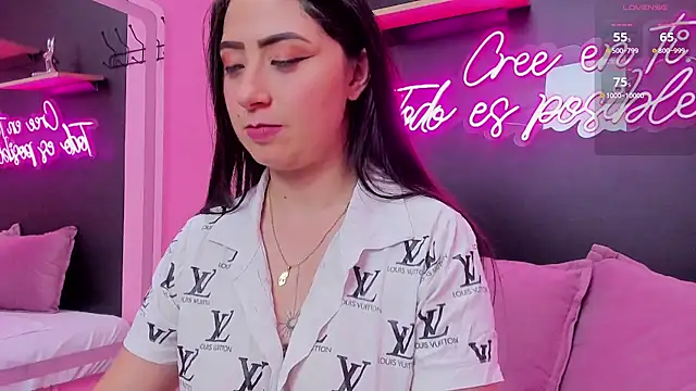 Snapshot of JuliethCruz_ chatting on 10/23/25, 05:55 JuliethCruz online show from 10/23/25, 05:55