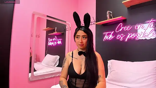 Snapshot of JuliethCruz_ chatting on 10/31/25, 05:03 JuliethCruz online show from 10/31/25, 05:03