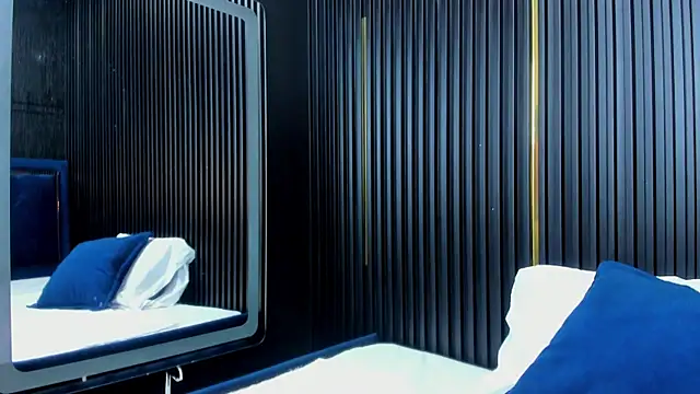 Snapshot of JuliethCruz_ chatting on 11/13/25, 05:01 JuliethCruz online show from 11/13/25, 05:01