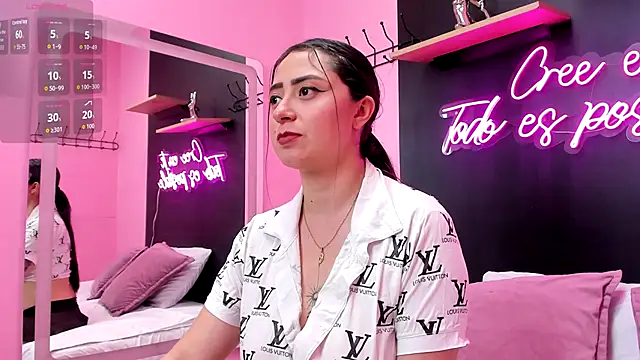 Snapshot of JuliethCruz_ chatting on 12/04/25, 05:54 JuliethCruz online show from 12/04/25, 05:54