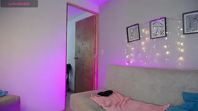 Sweet Bella Valery online show from 04/21/26, 12:22