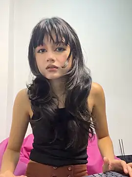 Snapshot of AnaisXoXo chatting on 10/19/25, 12:11 AnaisXoXo online show from 10/19/25, 12:11