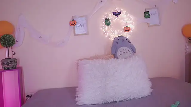 Meggie  online show from 10/31/25, 10:55