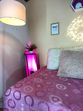 Meggie  online show from 11/12/25, 11:14