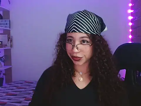 Snapshot of Medussa3033 chatting on 11/23/25, 03:06 Medussa3033 online show from 11/23/25, 03:06