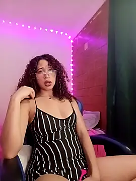 Snapshot of Medussa3033 chatting on 12/19/25, 09:33 Medussa3033 online show from 12/19/25, 09:33