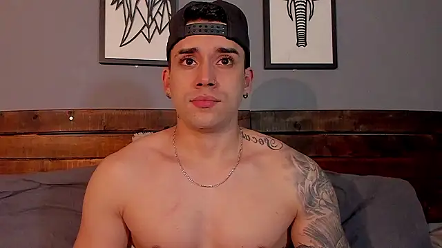 Snapshot of Mike_montoya01 chatting on 02/28/26, 01:39 Mike montoya01 online show from 02/28/26, 01:39