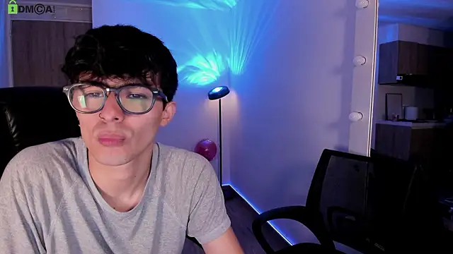 Mikeyvioleta  online show from 03/04/26, 10:32