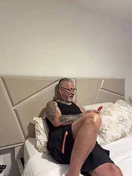 roygomez online show from 10/17/25, 05:04