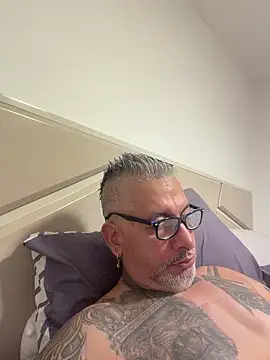 roygomez online show from 11/04/25, 06:51