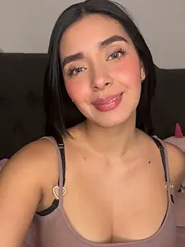 Snapshot of MiaSofia__ chatting on 12/17/25, 05:13 MiaSofia online show from 12/17/25, 05:13