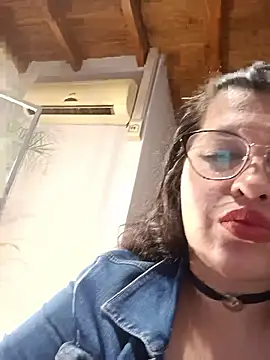 Snapshot of Sexylips200 chatting on 10/16/25, 07:31 Sexylips200 online show from 10/16/25, 07:31