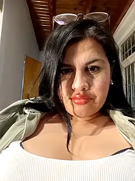 Snapshot of Sexylips200 chatting on 10/17/25, 04:04 Sexylips200 online show from 10/17/25, 04:04