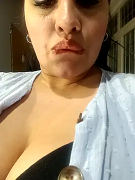 Snapshot of Sexylips200 chatting on 10/19/25, 07:09 Sexylips200 online show from 10/19/25, 07:09