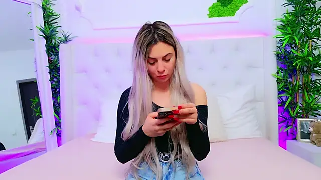 Snapshot of AriannaSins chatting on 12/05/25, 01:31 AriannaSins online show from 12/05/25, 01:31