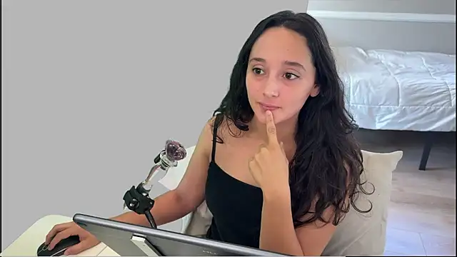 WinnieRin online show from 12/03/25, 09:02