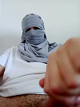 Snapshot of hasanland chatting on 10/29/25, 12:29 hasanland online show from 10/29/25, 12:29