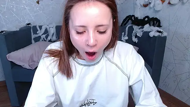 Snapshot of evaa_here_ chatting on 10/27/25, 07:01 evaa here  online show from 10/27/25, 07:01