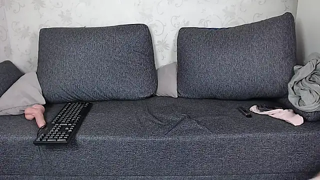 evaa here  online show from 04/01/26, 01:41