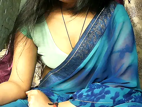 Snapshot of diksha--s chatting on 11/24/25, 11:04 diksha--s online show from 11/24/25, 11:04