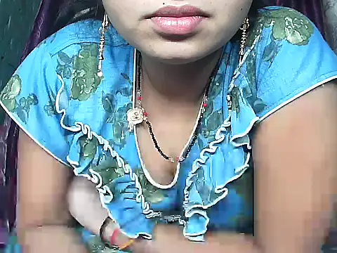 Snapshot of diksha--s chatting on 12/18/25, 05:19 diksha--s online show from 12/18/25, 05:19