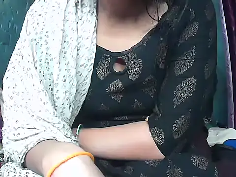 Snapshot of diksha--s chatting on 12/20/25, 10:06 diksha--s online show from 12/20/25, 10:06