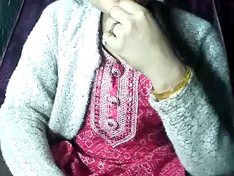 Snapshot of diksha--s chatting on 12/23/25, 07:28 diksha--s online show from 12/23/25, 07:28