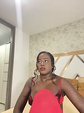 Snapshot of EmiParks chatting on 11/16/25, 12:44 EmiParks online show from 11/16/25, 12:44