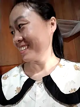 Snapshot of Spring-mky chatting on 10/26/25, 03:56 Spring-mky online show from 10/26/25, 03:56