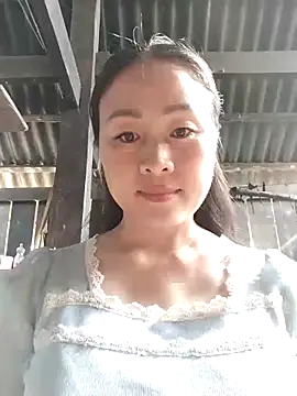 Snapshot of Spring-mky chatting on 10/28/25, 02:15 Spring-mky online show from 10/28/25, 02:15