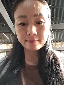 Snapshot of Spring-mky chatting on 10/29/25, 03:20 Spring-mky online show from 10/29/25, 03:20