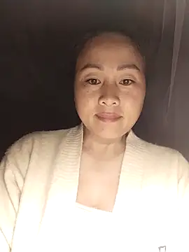 Snapshot of Spring-mky chatting on 11/27/25, 10:45 Spring-mky online show from 11/27/25, 10:45