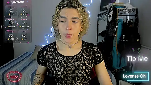 Snapshot of Lyric_Mirage chatting on 11/10/25, 08:30 Lyric Mirage online show from 11/10/25, 08:30