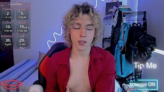 Snapshot of Lyric_Mirage chatting on 11/18/25, 08:13 Lyric Mirage online show from 11/18/25, 08:13