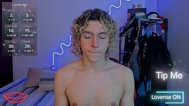 Snapshot of Lyric_Mirage chatting on 12/22/25, 09:56 Lyric Mirage online show from 12/22/25, 09:56