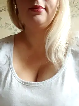 PaigexLynn online show from 10/17/25, 07:22