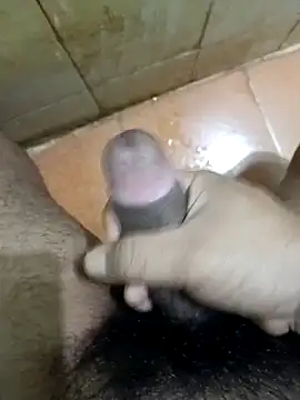 Snapshot of muster121 chatting on 12/17/25, 01:39 muster121 online show from 12/17/25, 01:39