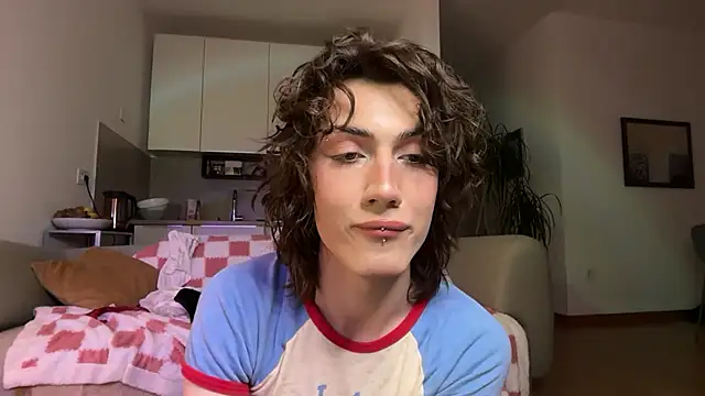 kira yoshika9e online show from 04/17/26, 07:50