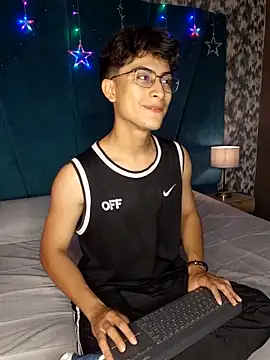 Aaron Eze online show from 12/20/25, 10:50